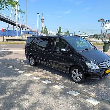 ホテル De Zoete Inval ハールレメルリーデ